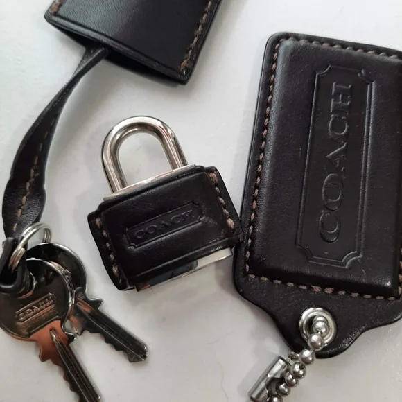 COACH Lock, Keys & Clochette FIXTURES Bundle - Picture 6 of 8